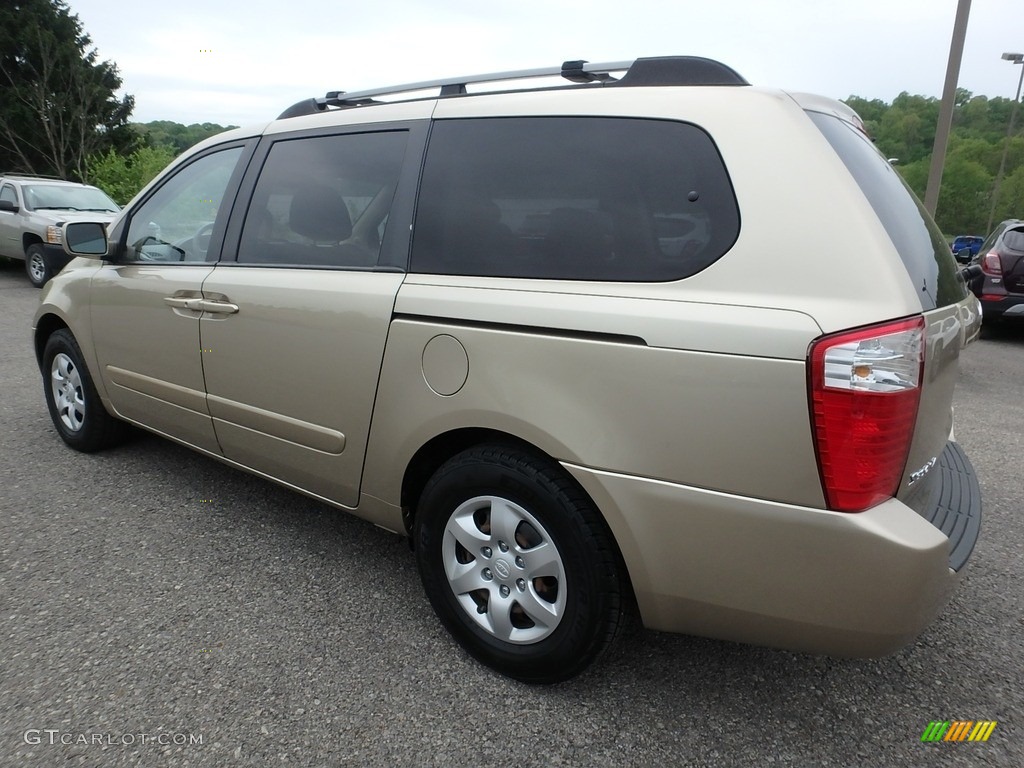 2008 Sedona LX - Sunset Gold Metallic / Beige photo #12