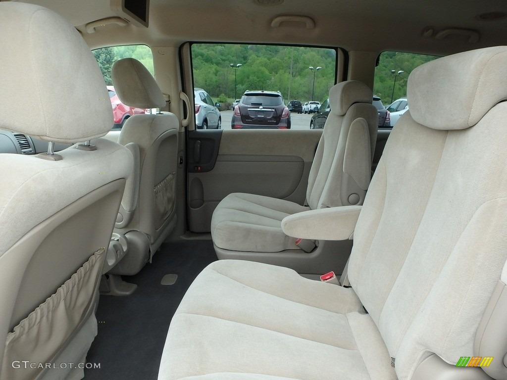 2008 Sedona LX - Sunset Gold Metallic / Beige photo #16