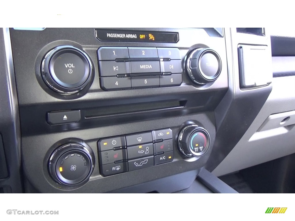 2018 F150 XLT SuperCrew 4x4 - Ingot Silver / Earth Gray photo #48