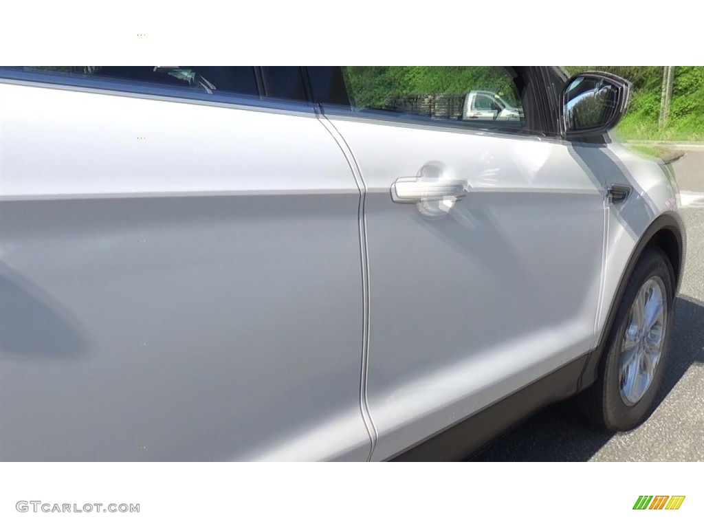 2018 Escape SE 4WD - White Platinum / Charcoal Black photo #75