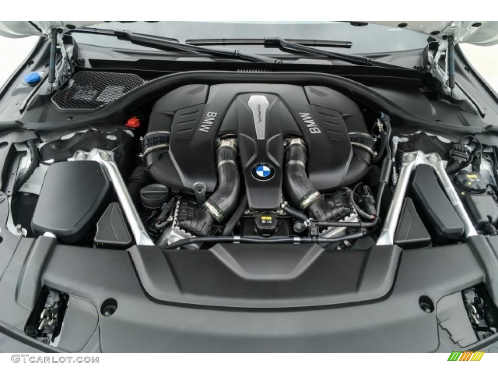 2019 BMW 7 Series 750i Sedan Engine Photos