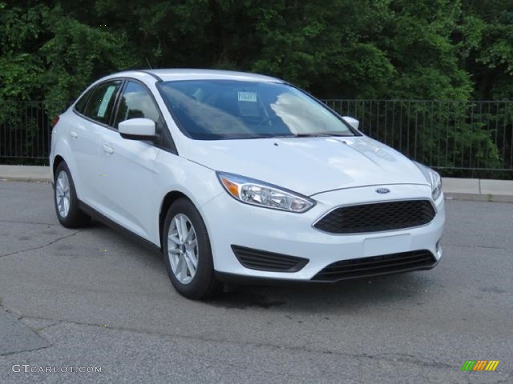 2018 Focus SE Sedan - Oxford White / Charcoal Black photo #1