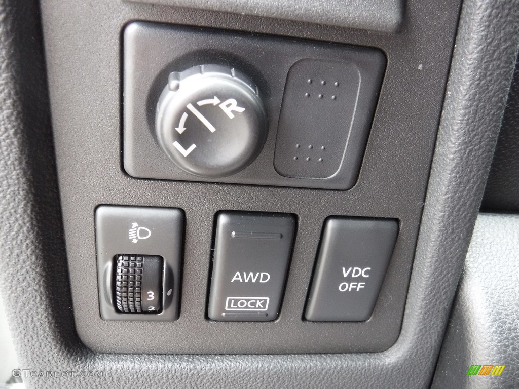 2010 Rogue SL AWD - Phantom White / Black photo #17