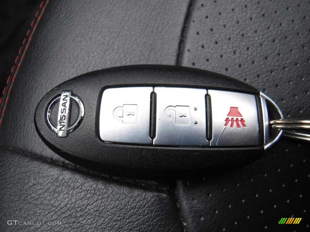 2010 Rogue SL AWD - Phantom White / Black photo #23