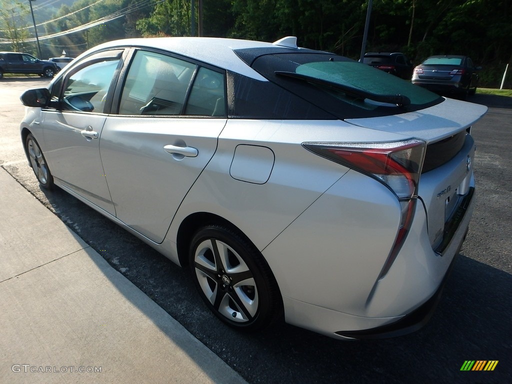 2016 Prius Four Touring - Classic Silver Metallic / Black photo #5