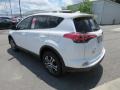 Super White - RAV4 LE Photo No. 26