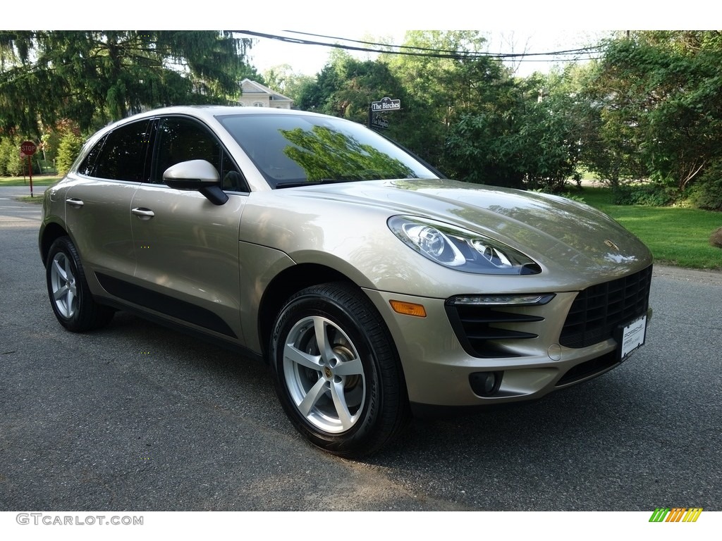Palladium Metallic 2018 Porsche Macan Standard Macan Model Exterior Photo #127402059