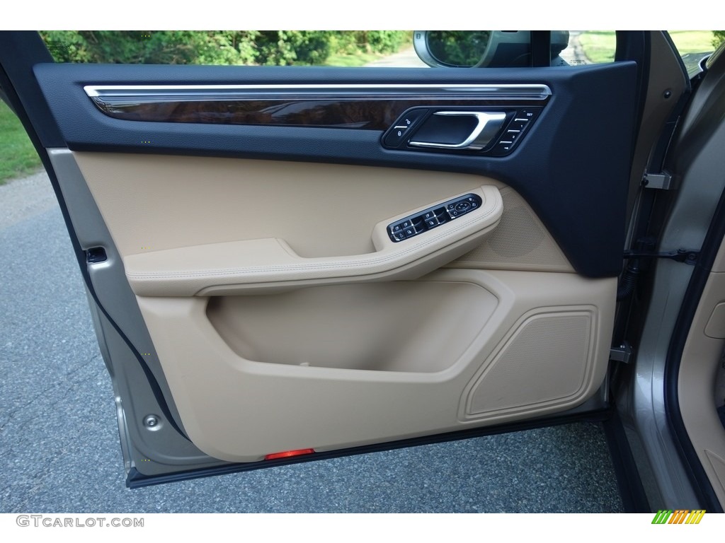 2018 Porsche Macan Standard Macan Model Black/Luxor Beige Door Panel Photo #127402143