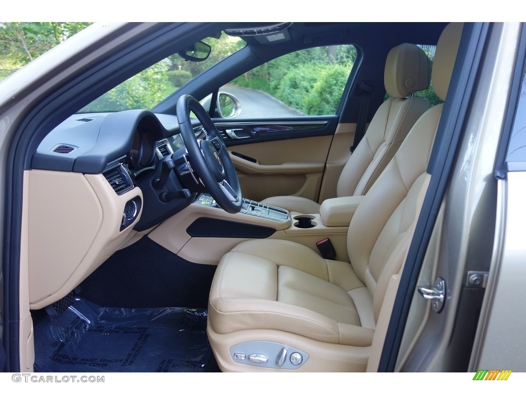 Black/Luxor Beige Interior 2018 Porsche Macan Standard Macan Model Photo #127402167
