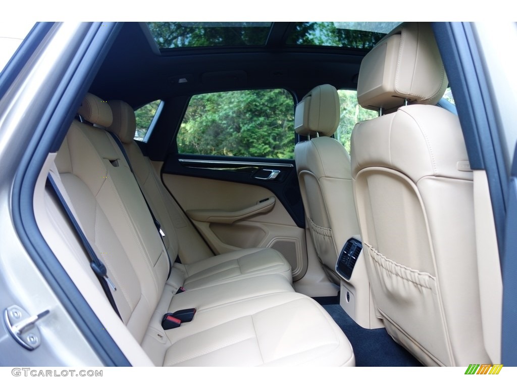 2018 Porsche Macan Standard Macan Model Rear Seat Photo #127402347