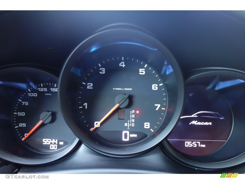 2018 Porsche Macan Standard Macan Model Gauges Photo #127402395