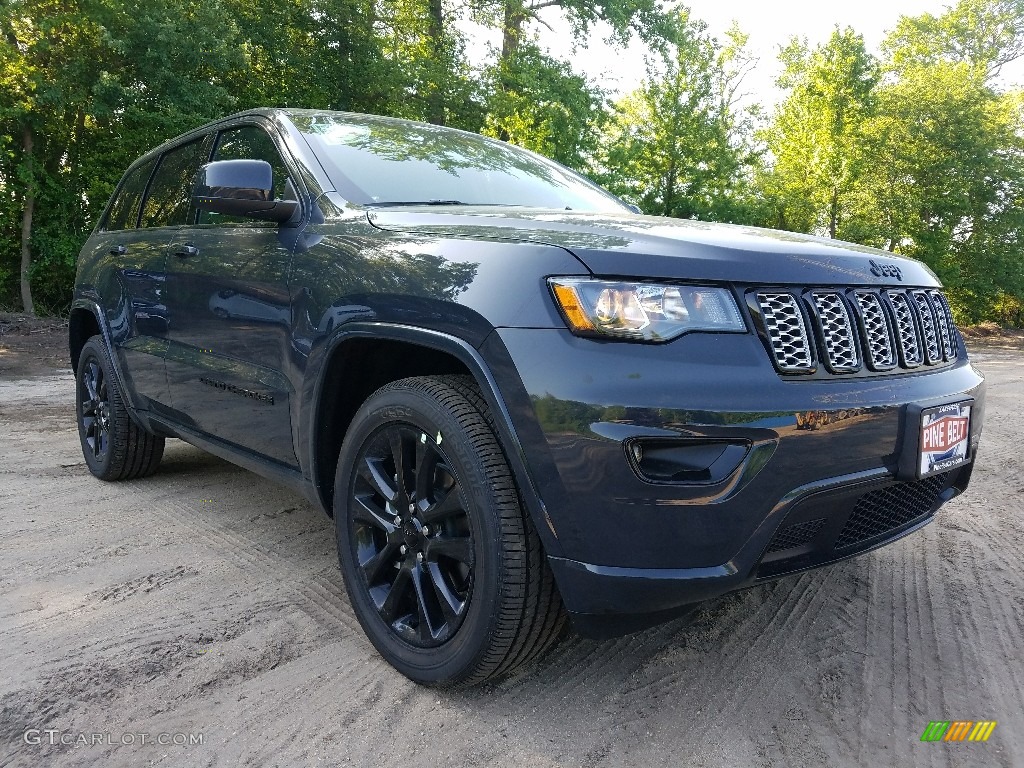 2018 Grand Cherokee Altitude 4x4 - Rhino / Black photo #1