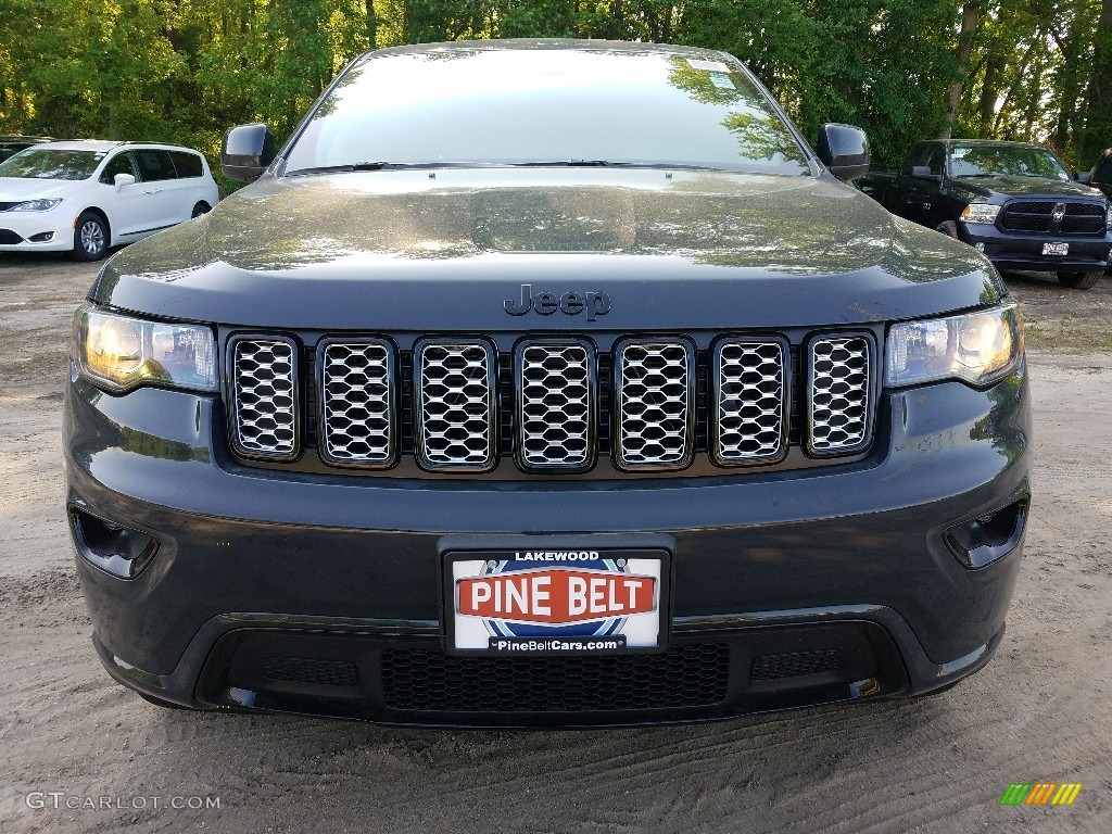 2018 Grand Cherokee Altitude 4x4 - Rhino / Black photo #2