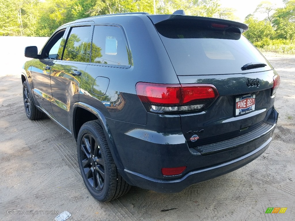 2018 Grand Cherokee Altitude 4x4 - Rhino / Black photo #4