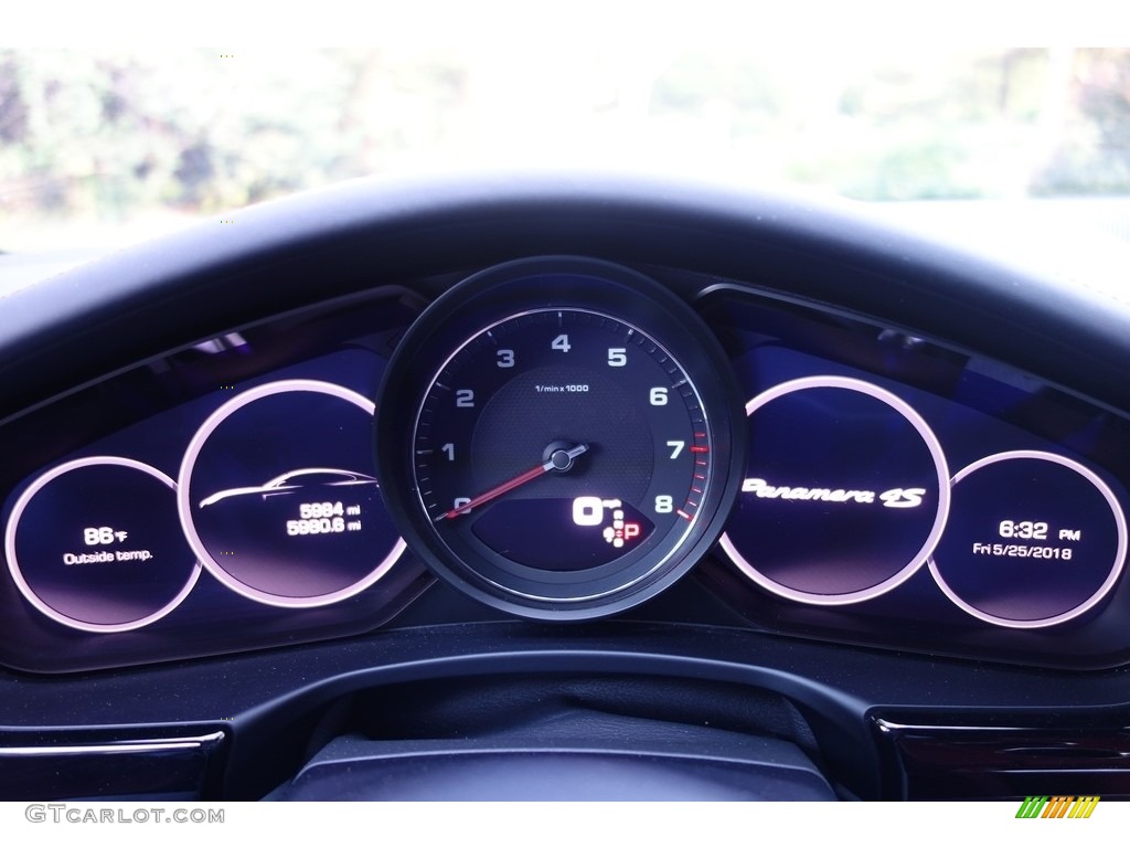 2017 Porsche Panamera 4S Gauges Photos
