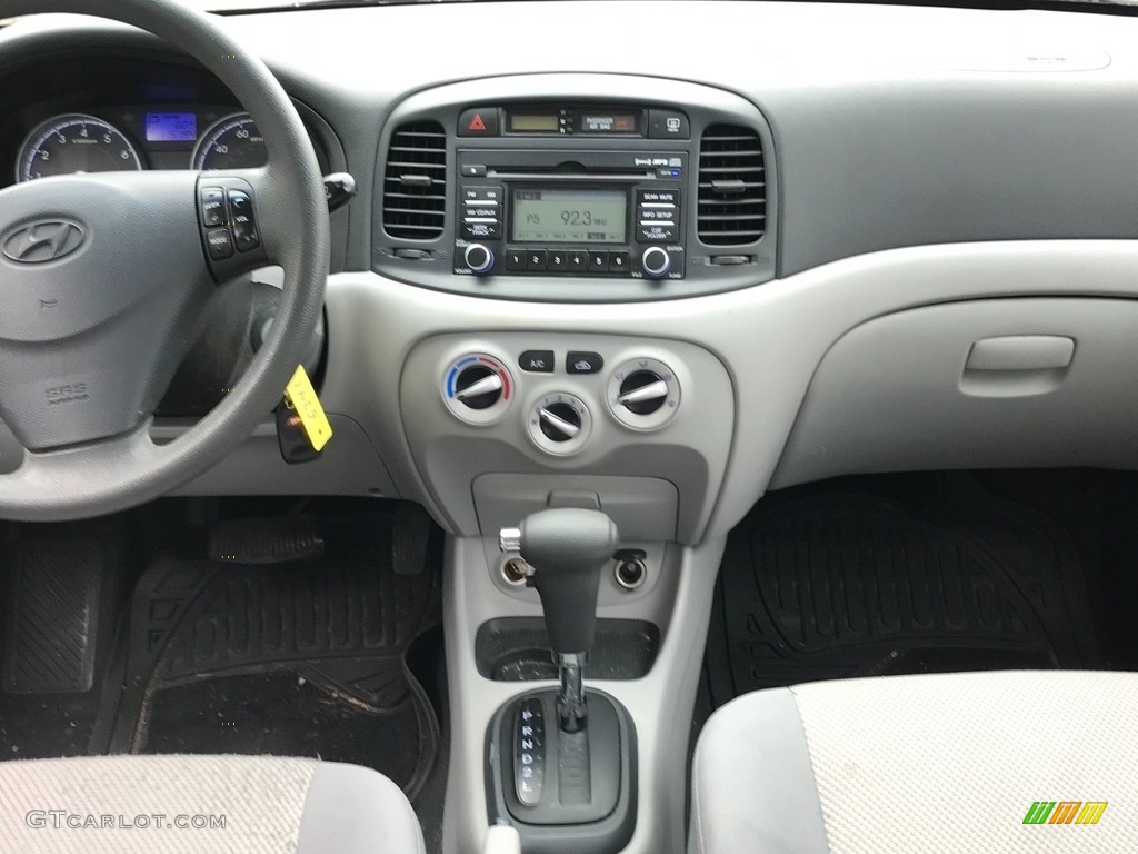 2010 Accent GLS 4 Door - Charcoal Gray / Gray photo #13