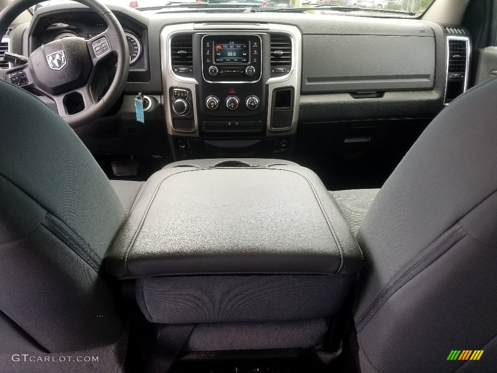 2018 Ram 1500 SLT Crew Cab Dashboard Photos