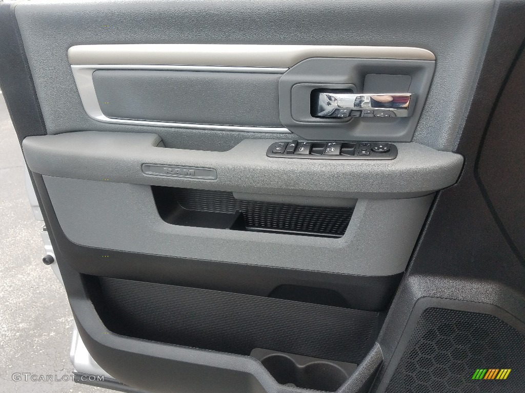 2018 Ram 1500 SLT Crew Cab Door Panel Photos