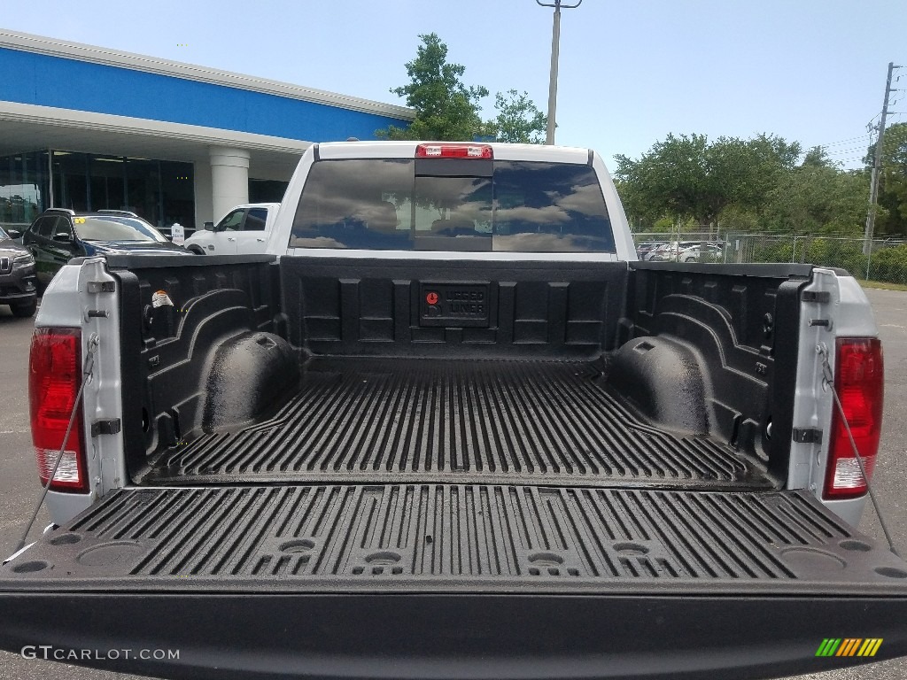 2018 1500 SLT Crew Cab - Bright Silver Metallic / Black/Diesel Gray photo #19