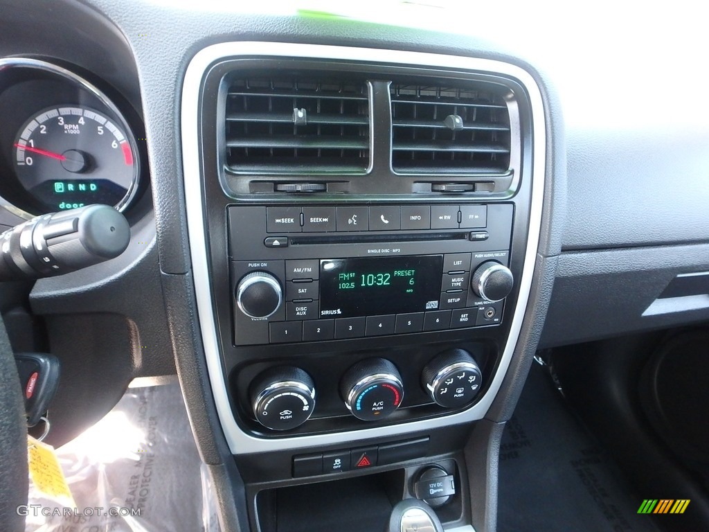 2011 Caliber Mainstreet - Inferno Red Crystal Pearl / Dark Slate Gray photo #28