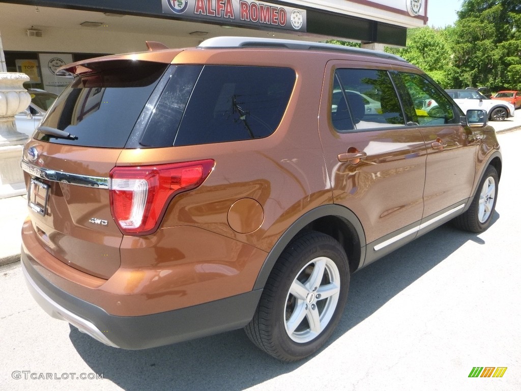 2017 Explorer XLT 4WD - Canyon Ridge / Ebony Black photo #2