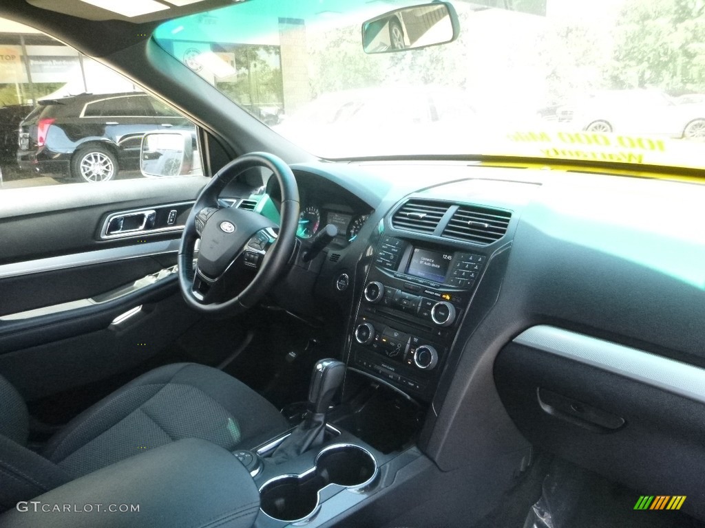 2017 Explorer XLT 4WD - Canyon Ridge / Ebony Black photo #12
