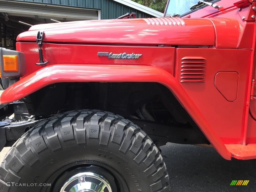 1980 Toyota Land Cruiser FJ40 Marks and Logos Photos