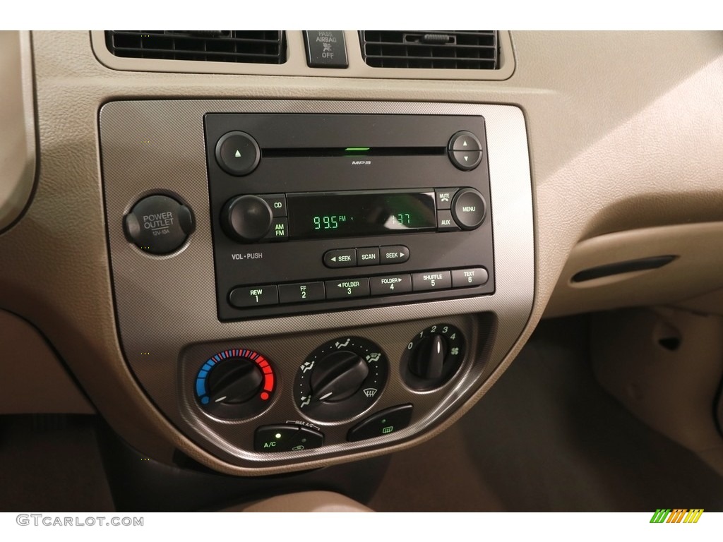 2006 Focus ZX4 S Sedan - Light Tundra Metallic / Dark Pebble/Light Pebble photo #8
