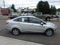 Ingot Silver - Fiesta SE Sedan Photo No. 4