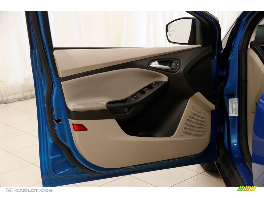 2015 Focus SE Sedan - Blue Candy Metallic / Medium Light Stone photo #4