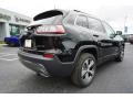 2019 Diamond Black Crystal Pearl Jeep Cherokee Limited  photo #12