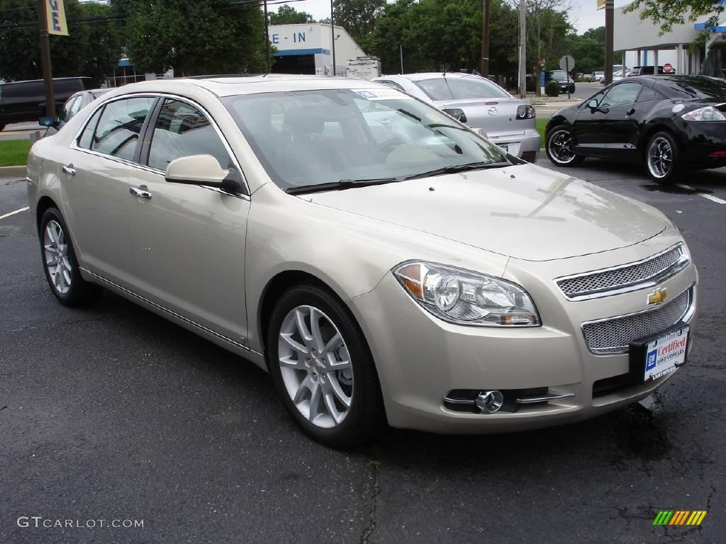 2009 Malibu LTZ Sedan - Gold Mist Metallic / Cocoa/Cashmere photo #2