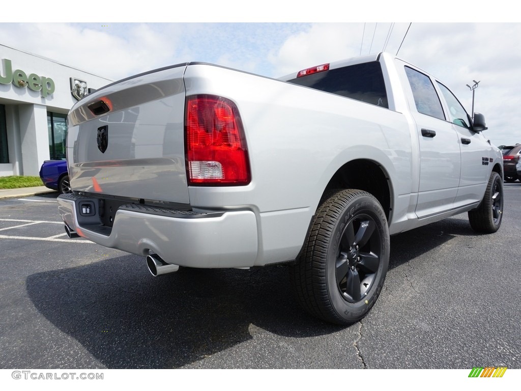 2018 1500 Express Crew Cab - Bright Silver Metallic / Black/Diesel Gray photo #12