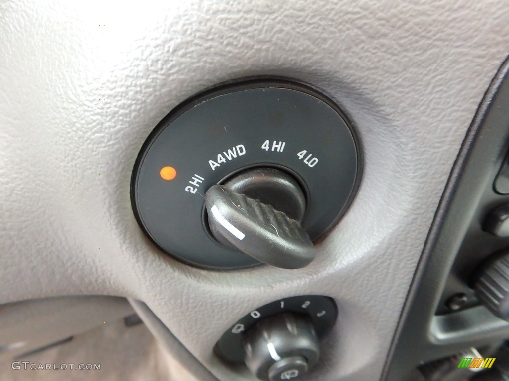 2005 TrailBlazer LS 4x4 - Graystone Metallic / Light Gray photo #12