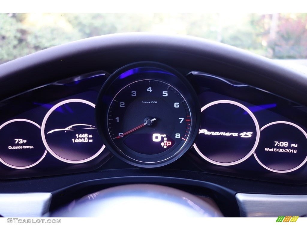 2018 Porsche Panamera 4S Gauges Photos