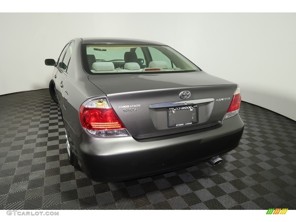 2006 Camry LE - Phantom Gray Pearl / Stone Gray photo #9