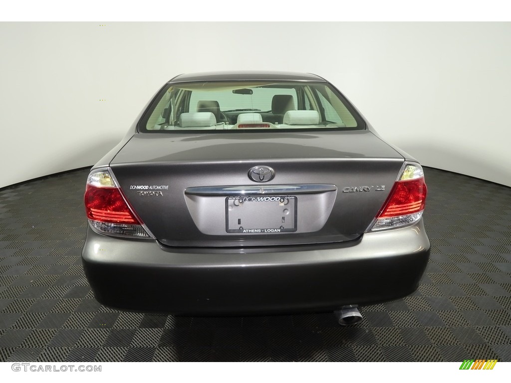 2006 Camry LE - Phantom Gray Pearl / Stone Gray photo #10