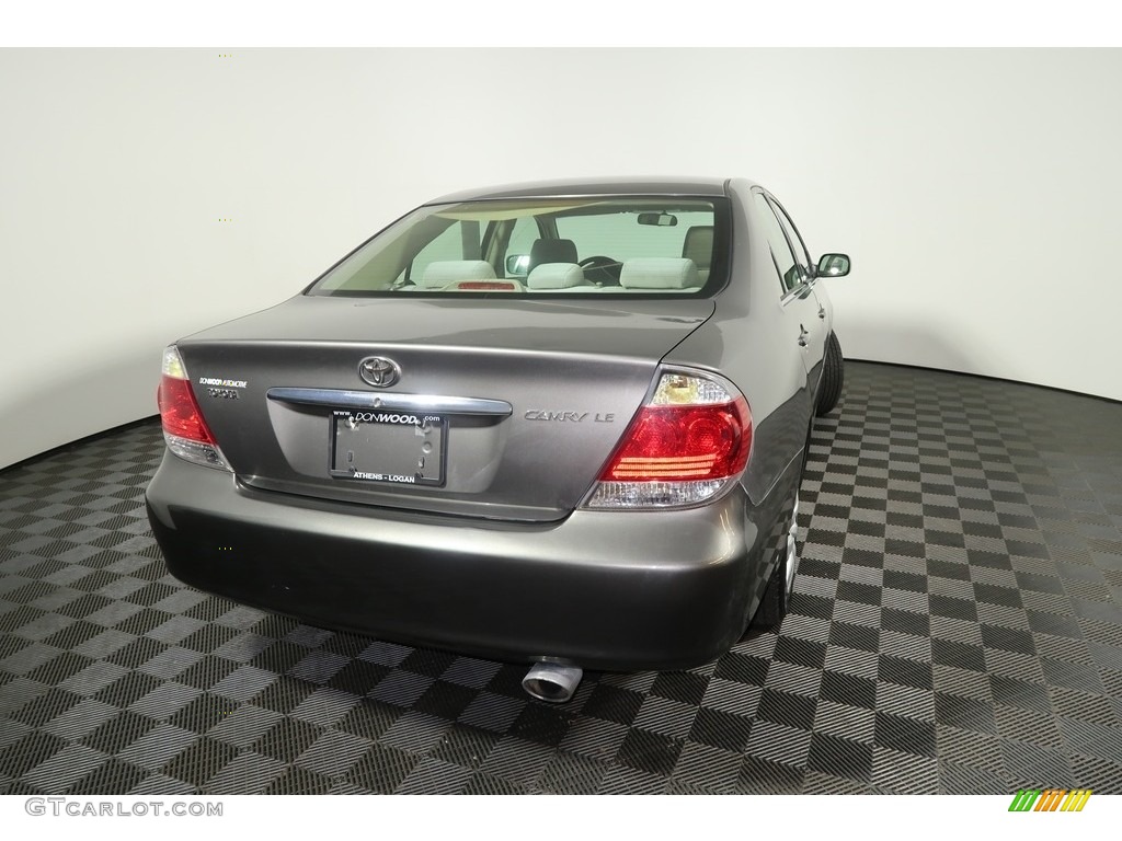 2006 Camry LE - Phantom Gray Pearl / Stone Gray photo #11