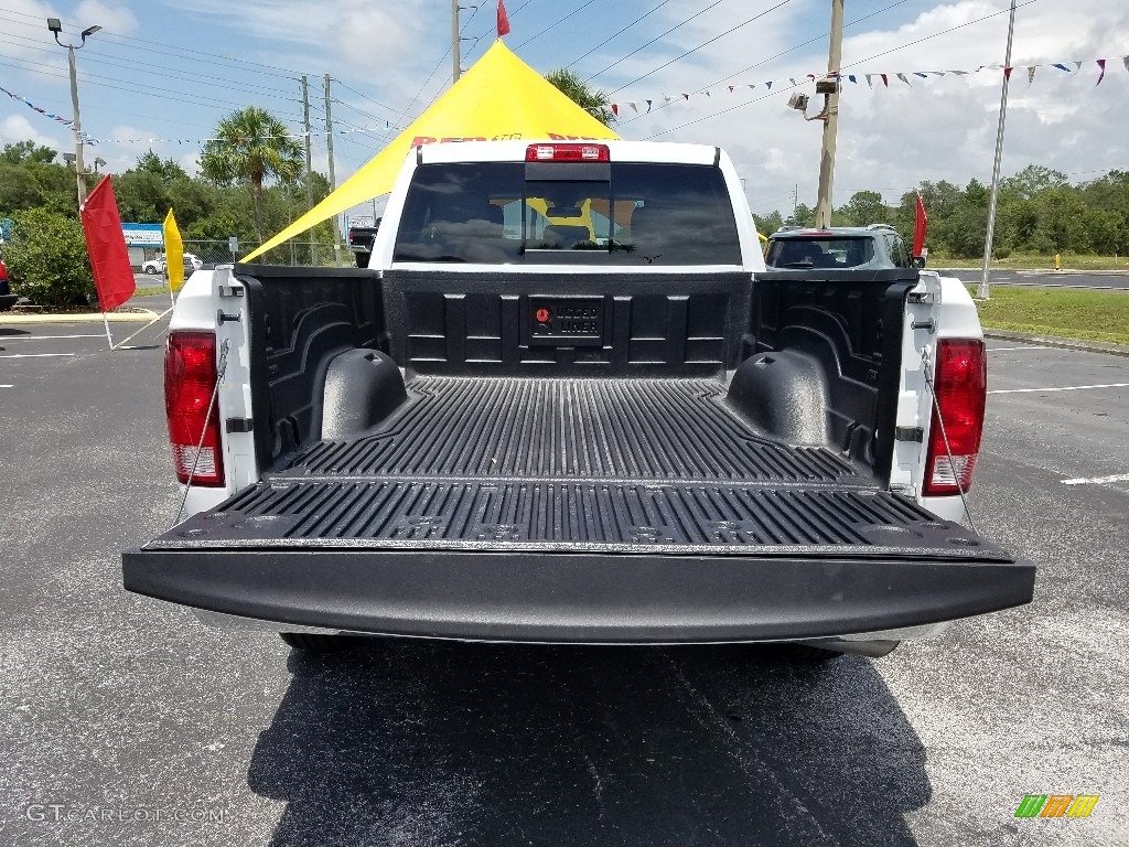 2018 1500 SLT Quad Cab - Bright White / Black/Diesel Gray photo #21