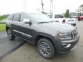 Front 3/4 View of 2018 Grand Cherokee Limited 4x4
