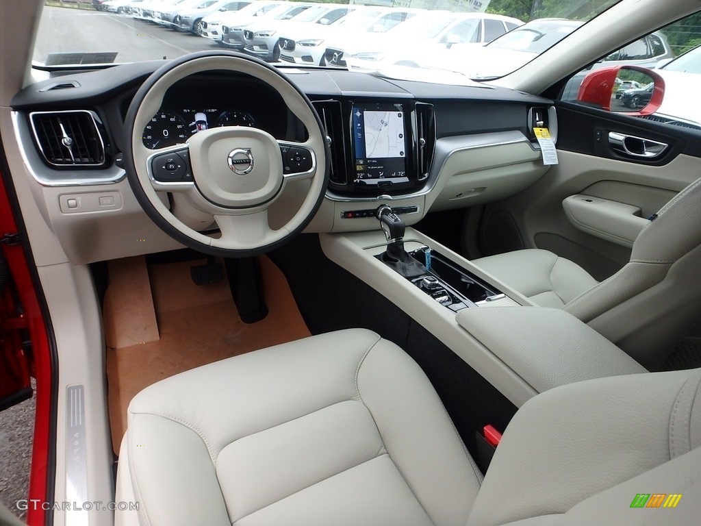 Blonde Interior 2018 Volvo XC60 T6 AWD Momentum Photo #127505105