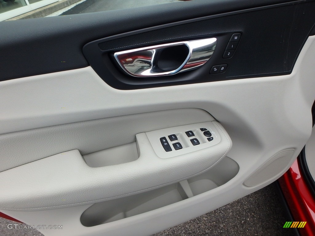 2018 Volvo XC60 T6 AWD Momentum Blonde Door Panel Photo #127505132