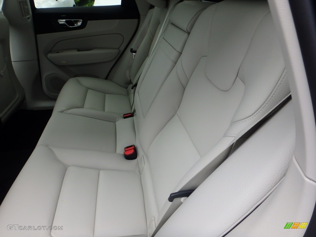 2018 Volvo XC60 T5 AWD Momentum Rear Seat Photo #127506566