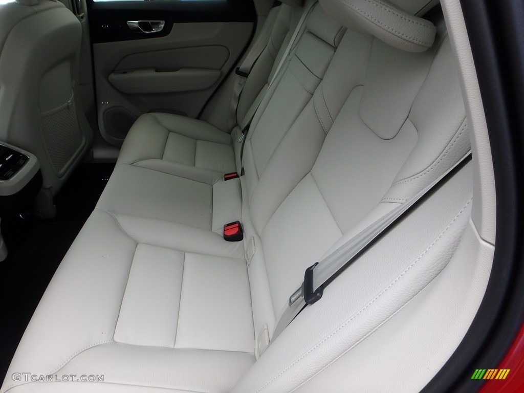 Blonde Interior 2018 Volvo XC60 T5 AWD Inscription Photo #127507361