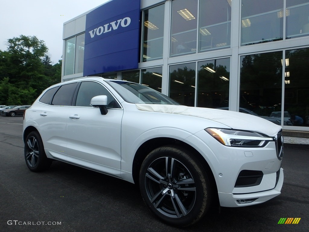 2018 Volvo XC60 T5 AWD Momentum Exterior Photos