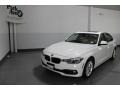 Alpine White - 3 Series 320i xDrive Sedan Photo No. 1