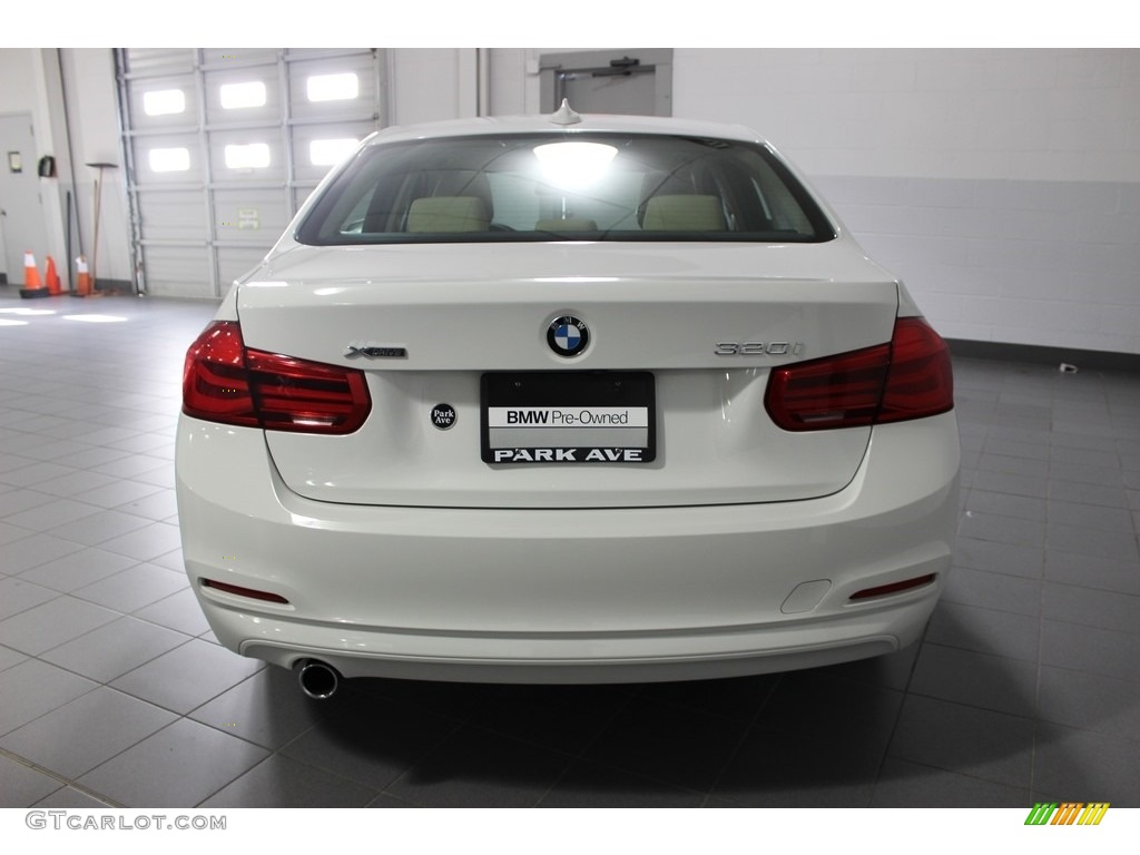 2018 3 Series 320i xDrive Sedan - Alpine White / Venetian Beige photo #4