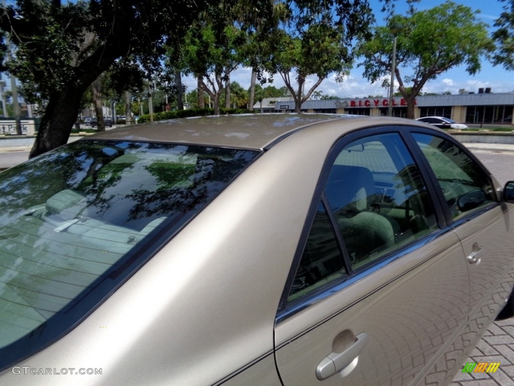 2003 Camry LE - Desert Sand Mica / Taupe photo #17