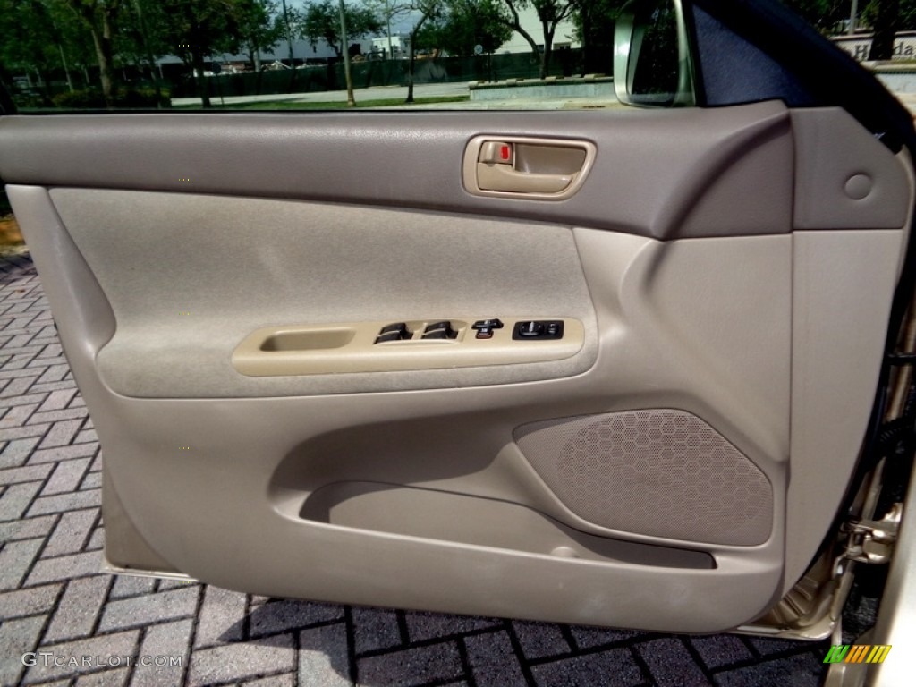 2003 Camry LE - Desert Sand Mica / Taupe photo #31