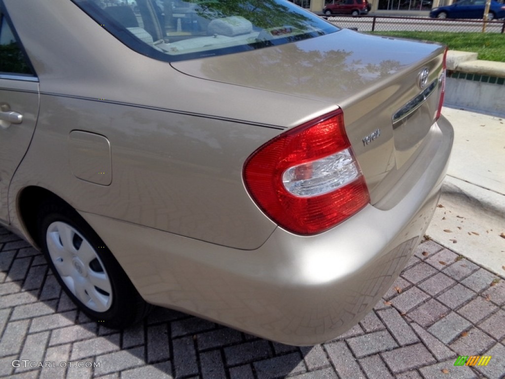 2003 Camry LE - Desert Sand Mica / Taupe photo #35